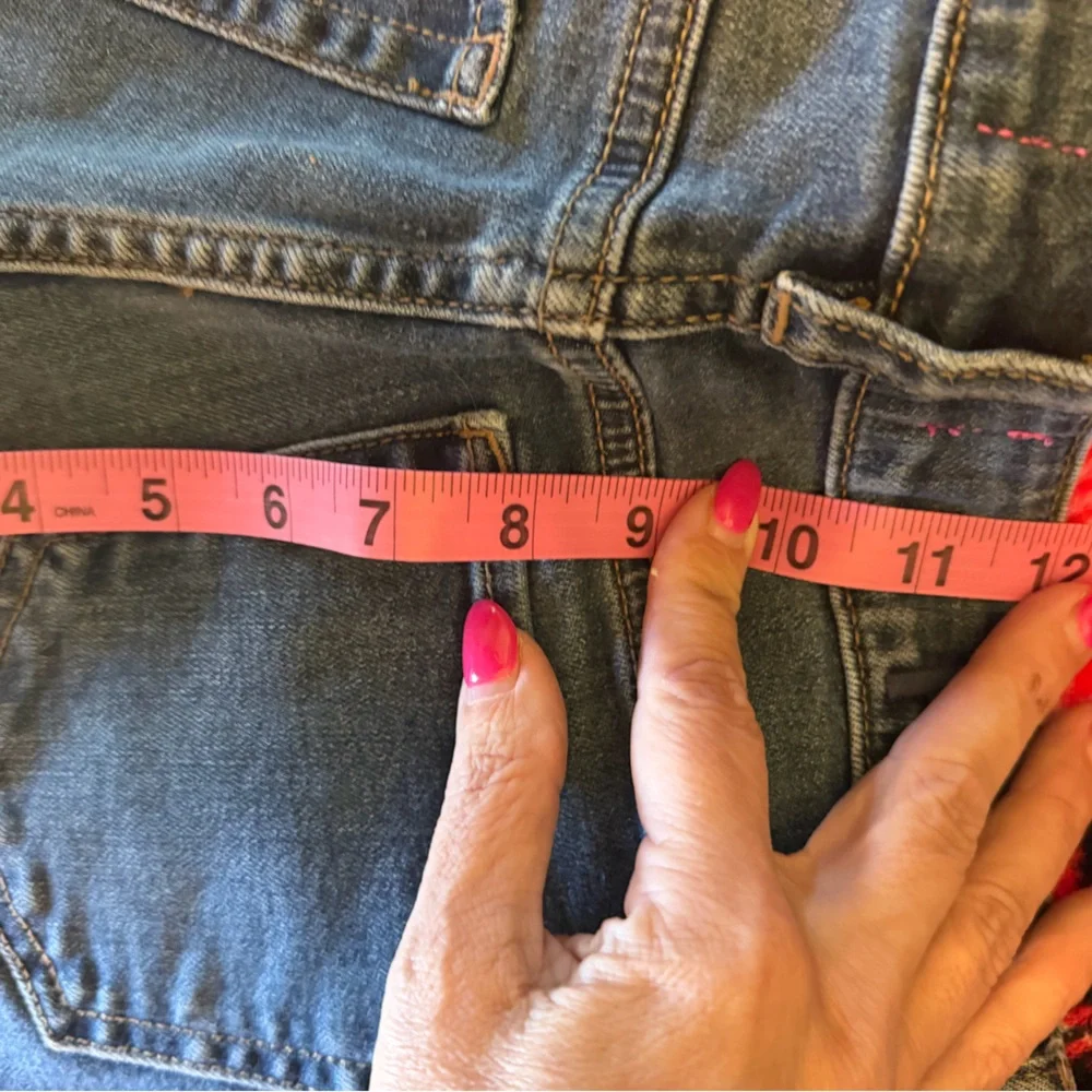Victoria's Secret Frayed Hem Jean Shorts - Picture 3 of 4